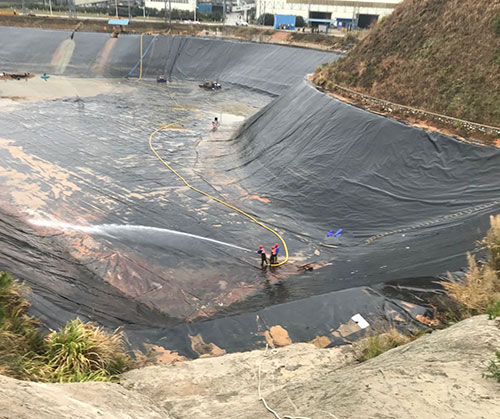 丹巴废水池清理