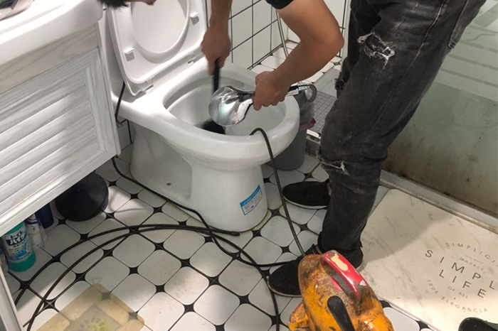 丹巴马桶堵塞自己疏通还是找师傅？专业上门服务让你省时更省心